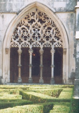 Batalha, Colonnes du clotre